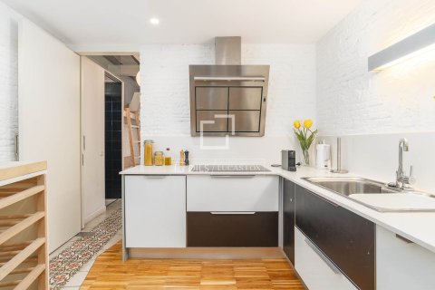 Apartamento de 2 dormitorios en venta en Barcelona, Cataluña, Spain № 3940 - foto 5