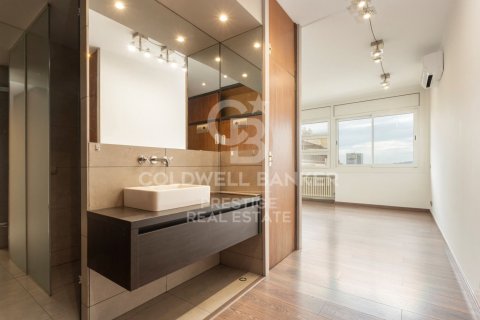 Ático de 4 dormitorios en venta en Barcelona, Cataluña, Spain № 5531 - foto 21