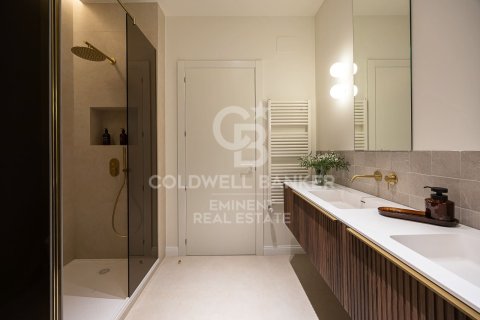 Apartamento de 4 dormitorios en venta en Barcelona, Cataluña, Spain № 5525 - foto 15