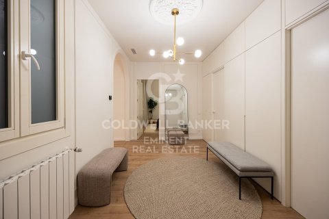 Apartamento de 4 dormitorios en venta en Barcelona, Cataluña, Spain № 5525 - foto 25