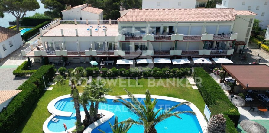 Propiedad comercial de 1053 m² en venta en Llanca, Gerona, Cataluña, Spain № 5582