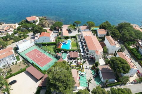 Propiedad comercial de 1053 m² en venta en Llanca, Gerona, Cataluña, Spain № 5582 - foto 14