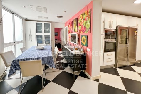 Apartamento de 4 dormitorios en venta en Barcelona, Cataluña, Spain № 5586 - foto 13