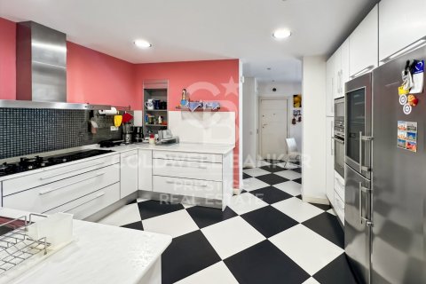 Apartamento de 4 dormitorios en venta en Barcelona, Cataluña, Spain № 5586 - foto 11