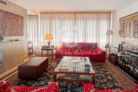 Apartamento de 4 dormitorios en venta en Barcelona, Cataluña, Spain № 5586