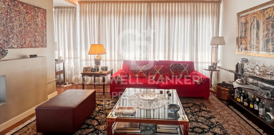 Apartamento de 4 dormitorios en venta en Barcelona, Cataluña, Spain № 5586