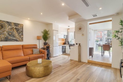 Купить квартиру в Барселона, Испания с 2 спальни, 69м², № 6558 - фото 2