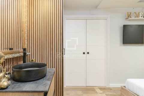 Купить квартиру в Барселона, Испания с 2 спальни, 69м², № 6558 - фото 26