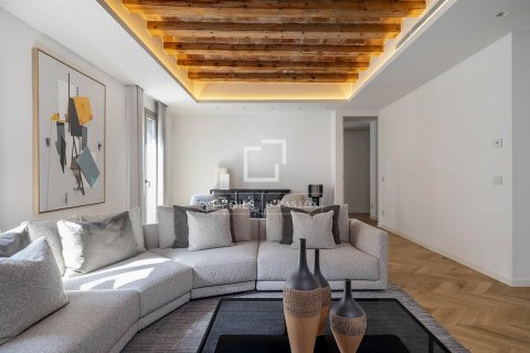 Купить квартиру в Барселона, Испания с 3 спальни, 183м², № 6553 - фото 2