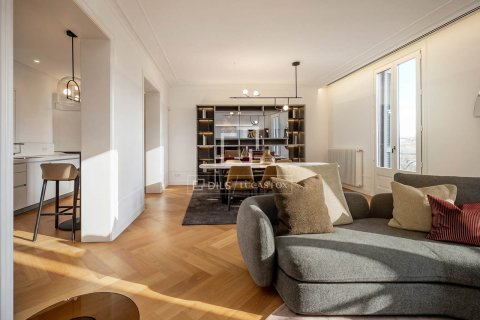 Apartamento de 3 dormitorios en venta en Barcelona, Cataluña, Spain № 6555