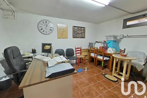 Сasa de 6 dormitorios en venta en Alpicat, Lérida, Cataluña, Spain № 4799 - foto 28