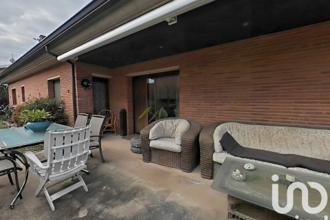 Сasa de 6 dormitorios en venta en Alpicat, Lérida, Cataluña, Spain № 4799 - foto 3