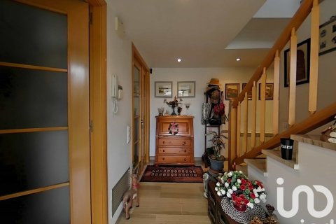 Сasa de 6 dormitorios en venta en Alpicat, Lérida, Cataluña, Spain № 4799 - foto 14