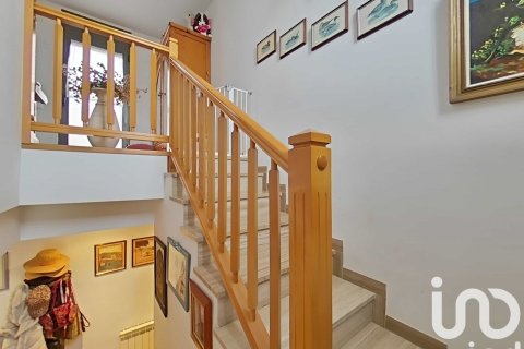 Сasa de 6 dormitorios en venta en Alpicat, Lérida, Cataluña, Spain № 4799 - foto 15