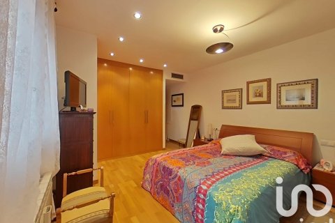 Сasa de 6 dormitorios en venta en Alpicat, Lérida, Cataluña, Spain № 4799 - foto 13