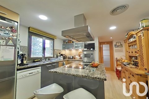 Сasa de 6 dormitorios en venta en Alpicat, Lérida, Cataluña, Spain № 4799 - foto 8