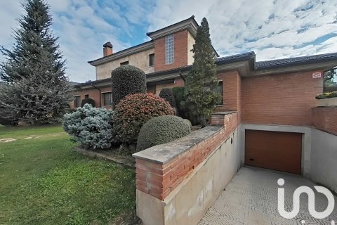 Сasa de 6 dormitorios en venta en Alpicat, Lérida, Cataluña, Spain № 4799 - foto 26