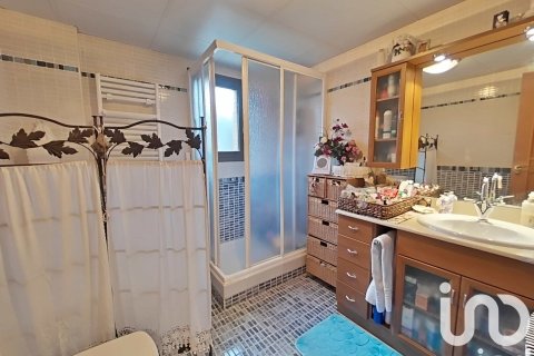 Сasa de 6 dormitorios en venta en Alpicat, Lérida, Cataluña, Spain № 4799 - foto 18