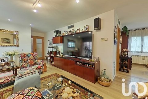Сasa de 6 dormitorios en venta en Alpicat, Lérida, Cataluña, Spain № 4799 - foto 19