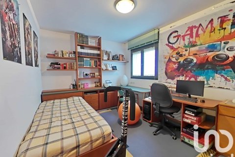 Сasa de 6 dormitorios en venta en Alpicat, Lérida, Cataluña, Spain № 4799 - foto 20