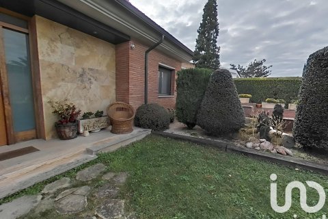 Сasa de 6 dormitorios en venta en Alpicat, Lérida, Cataluña, Spain № 4799 - foto 4