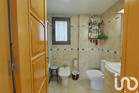 Сasa de 6 dormitorios en venta en Alpicat, Lérida, Cataluña, Spain № 4799 - foto 27