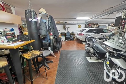 Сasa de 6 dormitorios en venta en Alpicat, Lérida, Cataluña, Spain № 4799 - foto 25