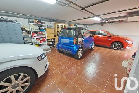 Сasa de 6 dormitorios en venta en Alpicat, Lérida, Cataluña, Spain № 4799 - foto 23