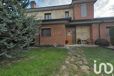 Сasa de 6 dormitorios en venta en Alpicat, Lérida, Cataluña, Spain № 4799