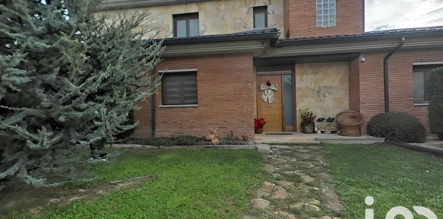 Сasa de 6 dormitorios en venta en Alpicat, Lérida, Cataluña, Spain № 4799