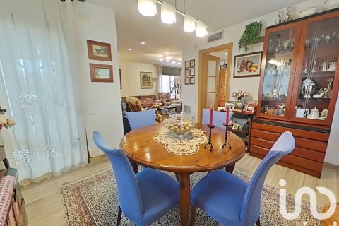 Сasa de 6 dormitorios en venta en Alpicat, Lérida, Cataluña, Spain № 4799 - foto 11