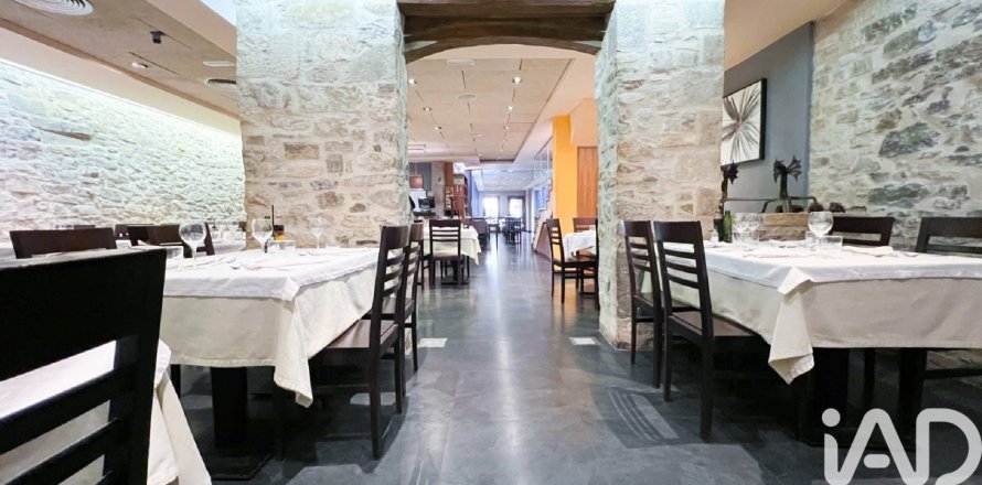 Cafetería / restaurante de 725 m² en venta en Santa Coloma de Queralt, Tarragona, Cataluña, Spain № 7514