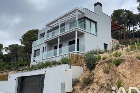 4 bedrooms house for sale in Lloret de Mar, Girona, Catalonia, Spain № 7511 - photo 17