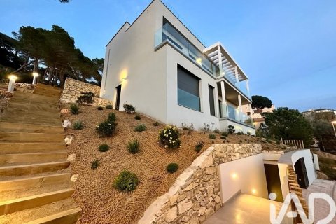 Сasa de 4 dormitorios en venta en Lloret de Mar, Gerona, Cataluña, Spain № 7511