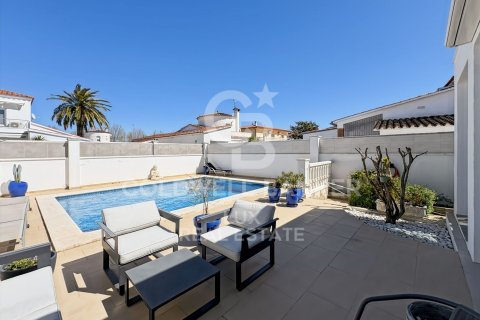 Сasa de 3 dormitorios en venta en Empuriabrava, Gerona, Cataluña, Spain № 7902