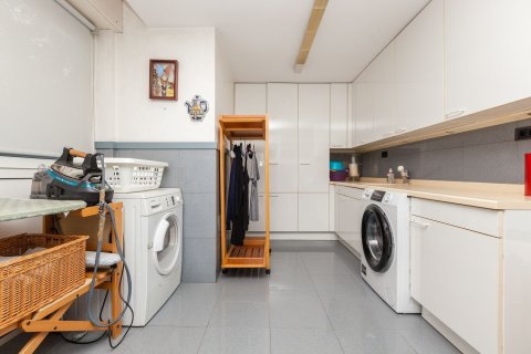 Сasa de 7 dormitorios en venta en Esplugues de Llobregat, Barcelona, Cataluña, Spain № 8146 - foto 29
