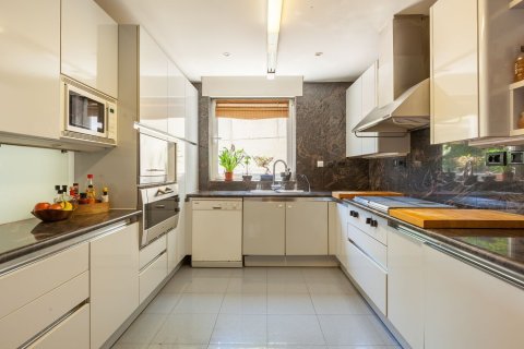 Сasa de 7 dormitorios en venta en Esplugues de Llobregat, Barcelona, Cataluña, Spain № 8146 - foto 26