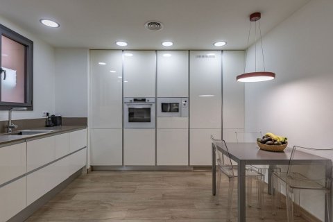 Купить дом в Сан-Жуст-Десверн, Испания с 9 комнат, 571м², № 8147 - фото 10