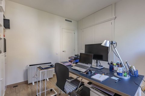 Купить дом в Сан-Жуст-Десверн, Испания с 9 комнат, 571м², № 8147 - фото 15