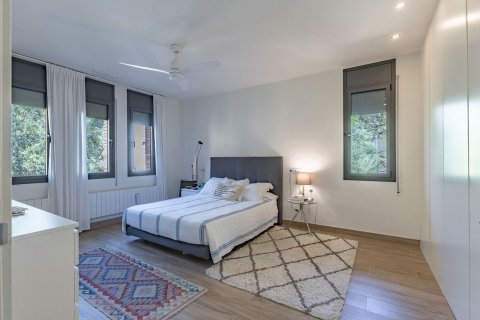 Купить дом в Сан-Жуст-Десверн, Испания с 9 комнат, 571м², № 8147 - фото 12