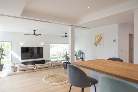 Сasa de 4 dormitorios en venta en Esplugues de Llobregat, Barcelona, Cataluña, Spain № 8148 - foto 14