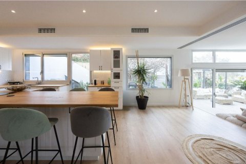 Сasa de 4 dormitorios en venta en Esplugues de Llobregat, Barcelona, Cataluña, Spain № 8148 - foto 23