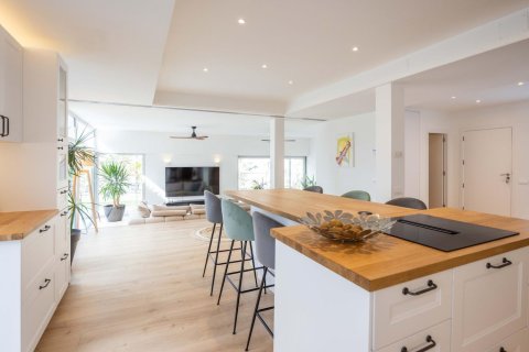Сasa de 4 dormitorios en venta en Esplugues de Llobregat, Barcelona, Cataluña, Spain № 8148 - foto 15