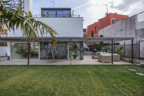 Сasa de 4 dormitorios en venta en Esplugues de Llobregat, Barcelona, Cataluña, Spain № 8148 - foto 3
