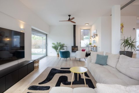Сasa de 4 dormitorios en venta en Esplugues de Llobregat, Barcelona, Cataluña, Spain № 8148 - foto 13