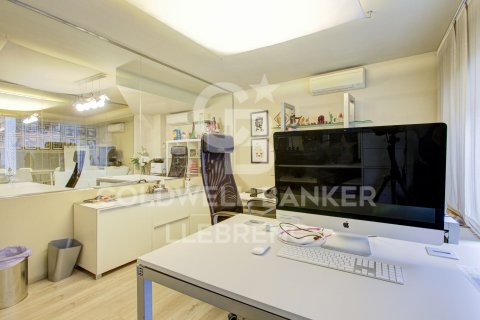 Dúplex de 354 m² en venta en Barcelona, Cataluña, Spain № 6073 - foto 8