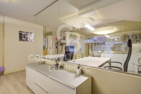 Dúplex de 354 m² en venta en Barcelona, Cataluña, Spain № 6073 - foto 6