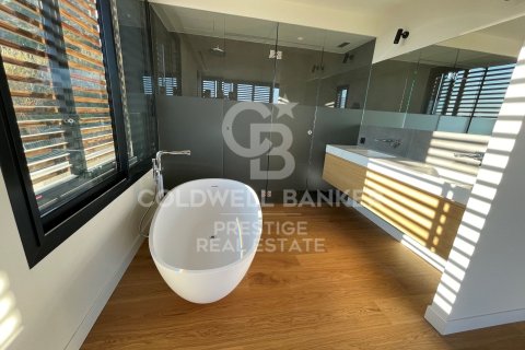 Сasa de 5 dormitorios en venta en Barcelona, Cataluña, Spain № 6076 - foto 10