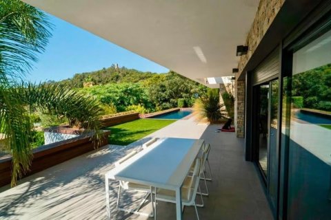 Villa de 5 dormitorios en venta en Blanes, Gerona, Cataluña, Spain № 1805 - foto 8