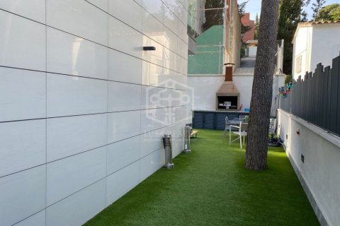 Villa de 5 dormitorios en venta en Castelldefels, Barcelona, Cataluña, Spain № 928 - foto 26